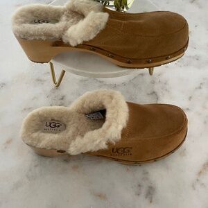 Ugg clogs fur lined size 9